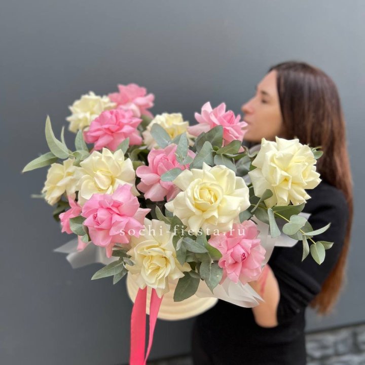 Зефирный бокс из 17 французских роз микс в Набережных Челнах