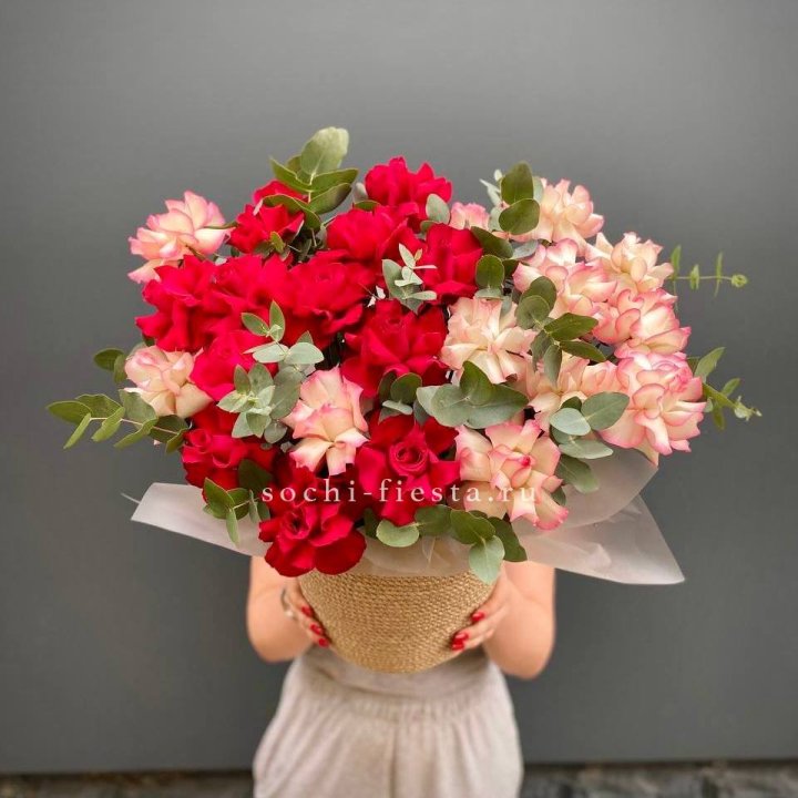 25 Французских роз в джутовом кашпо  в Набережных Челнах