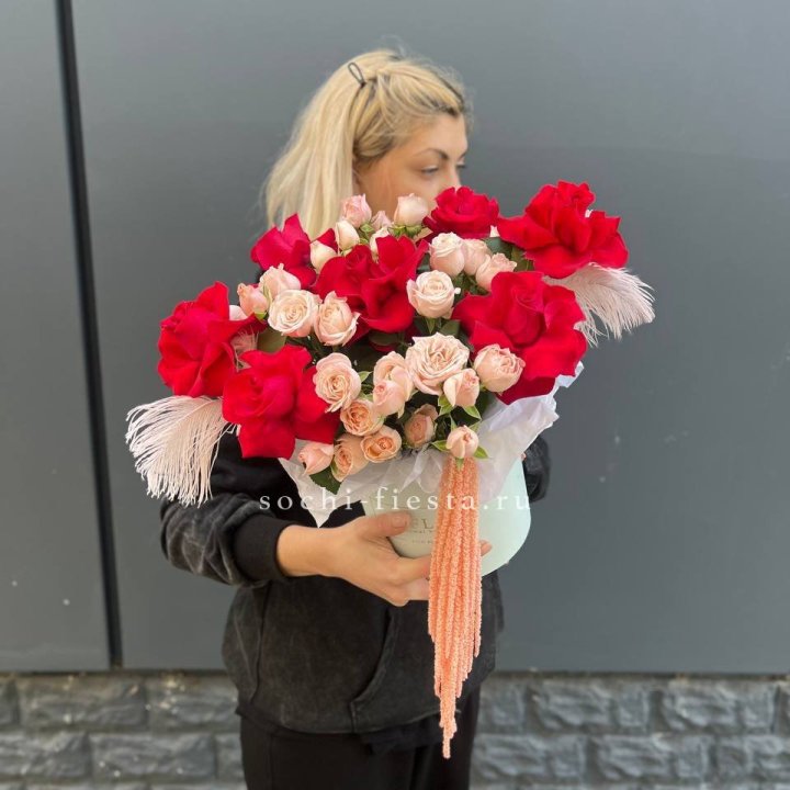 Бокс с нежными розами  в Набережных Челнах