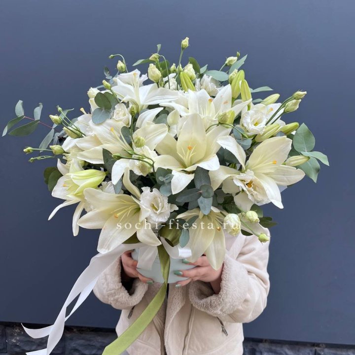 Бокс лилий и эустомы в Набережных Челнах