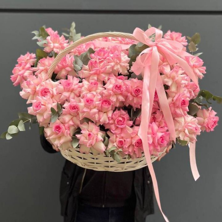 51 розовая роза в корзине в Набережных Челнах