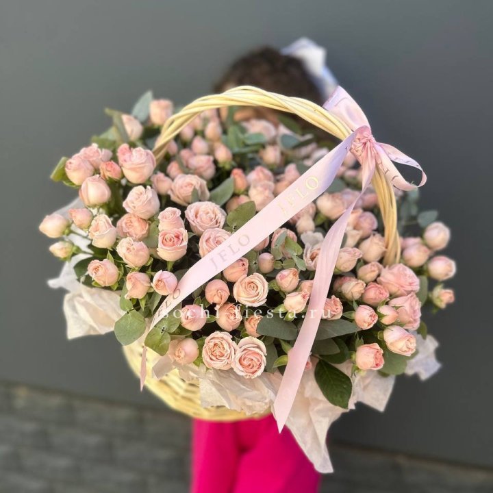 Корзина кустовых пионовидных роз в Набережных Челнах