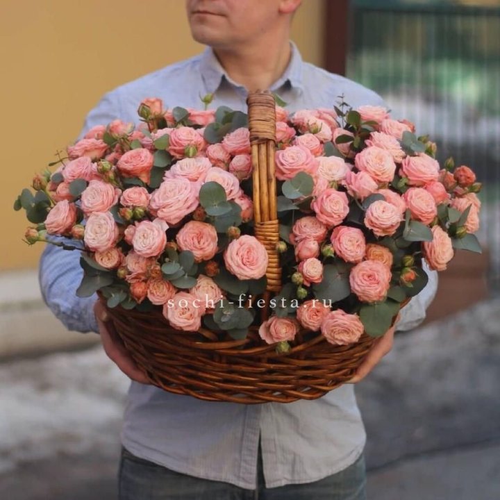 Корзина из 101 пионовидной розы в Набережных Челнах