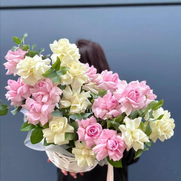 25 Французских роз в корзине в Набережных Челнах