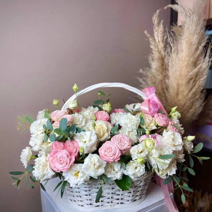 Цветочная корзина "Пинки вайт" в Набережных Челнах