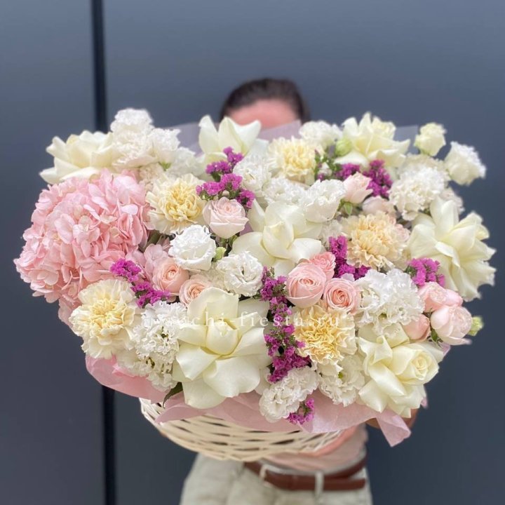 Корзина "Воздушная нежность" в Набережных Челнах