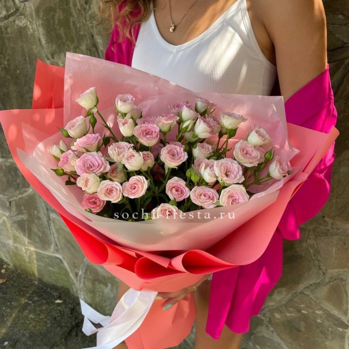 Розовые кустовые розы в Набережных Челнах