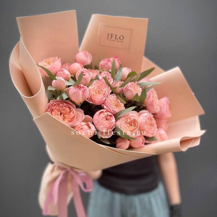 Букет из 9 кустовых роз Джульетта в Набережных Челнах