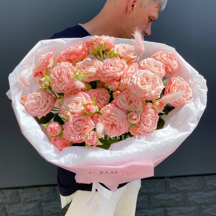 Пионовидные розы Мадам Бомбастик в Набережных Челнах