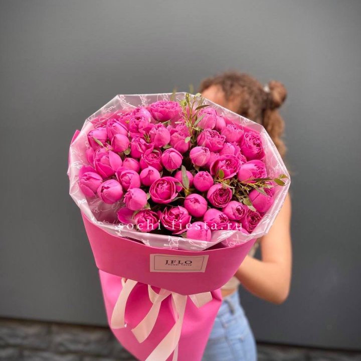 Кустовые розы букет Мисти Баблс с доставкой в Набережных Челнах