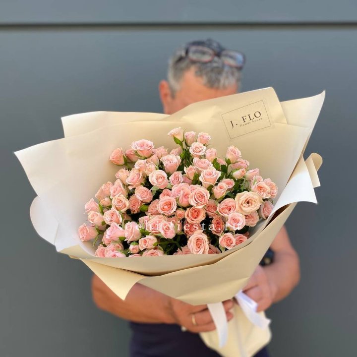 Кустовые розы леди в Набережных Челнах