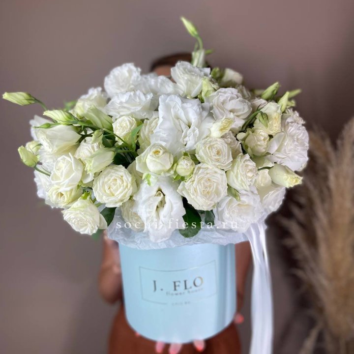 Бокс кустовых роз и эустомы  в Набережных Челнах