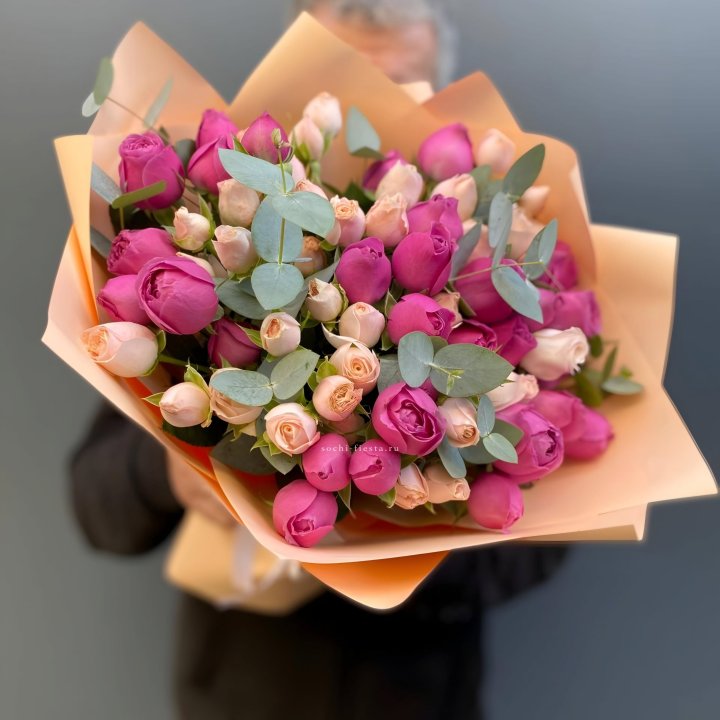 Букет кустовых роз Тендернес в Набережных Челнах