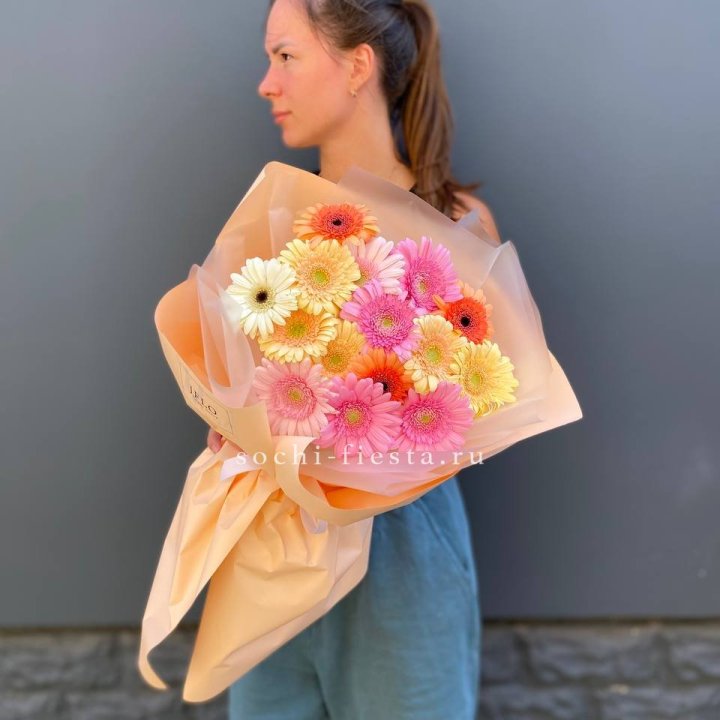 Букет разноцветных гербер в Набережных Челнах