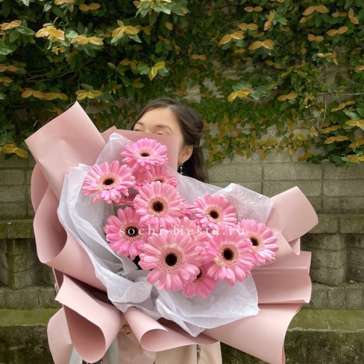 13 розовых гербер в Набережных Челнах
