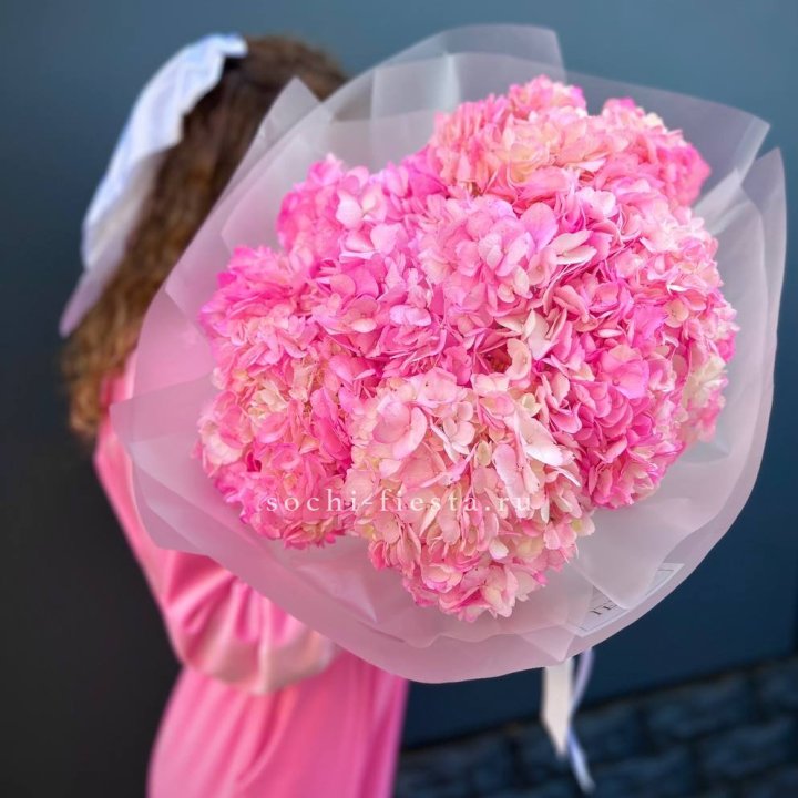 7 ярко розовых гортензий в Набережных Челнах