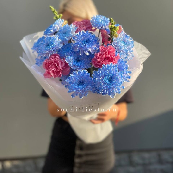 Букет сборный с хризантемой в Набережных Челнах