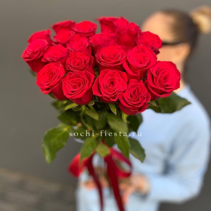 19 красных роз в Набережных Челнах