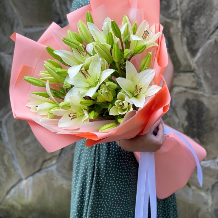 Букет из 7 белых лилий в Набережных Челнах