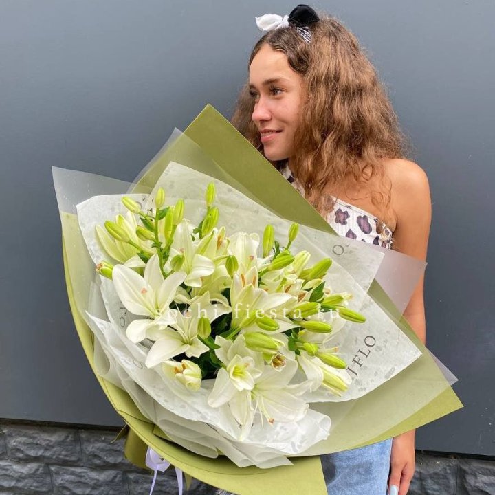 Букет  лилий "Изумруд" в Набережных Челнах