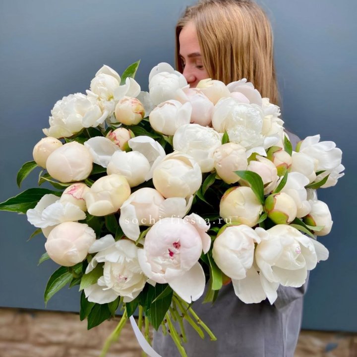 Охапка пионов в Набережных Челнах