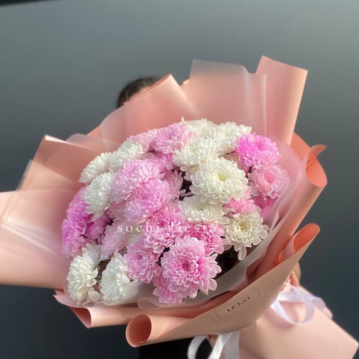  Букет бело-розовых хризантем  в Набережных Челнах