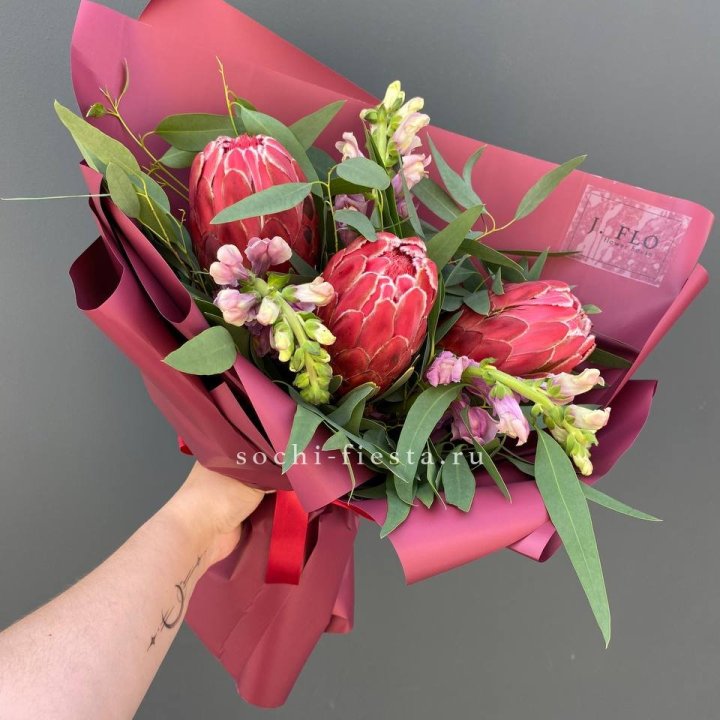 Букет из протеи "Квин" в Набережных Челнах