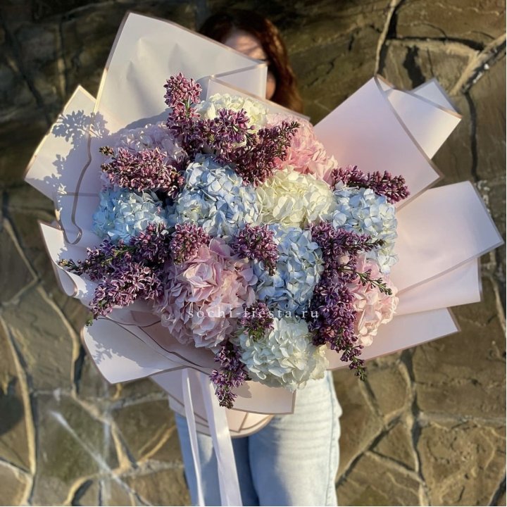 Букет гортензии с сиренью в Набережных Челнах
