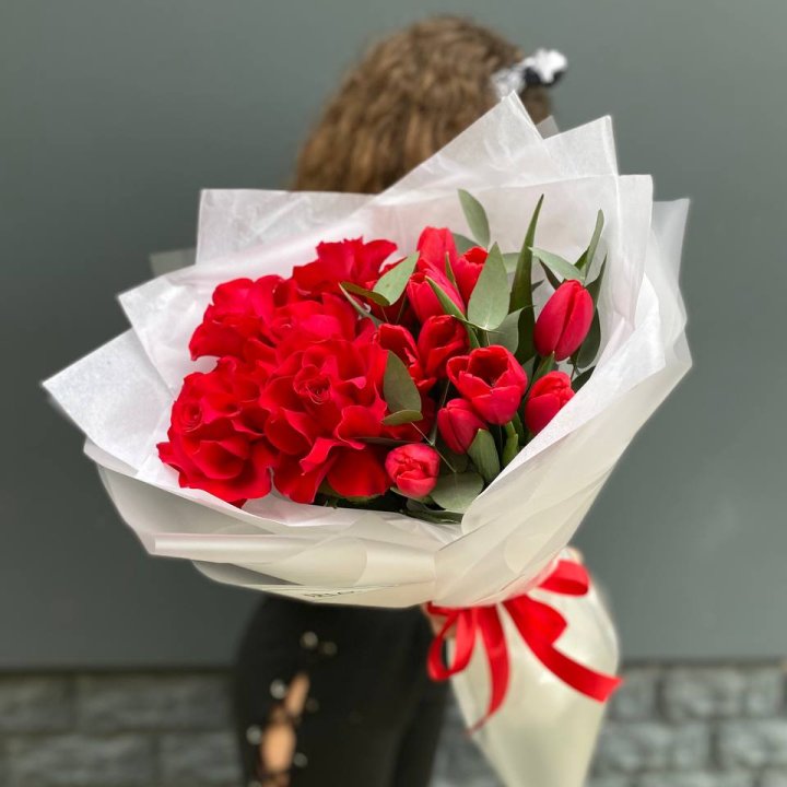 Дуо тюльпаны и розы в Набережных Челнах