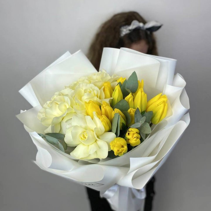 Дуо жёлтые тюльпаны и розы в Набережных Челнах