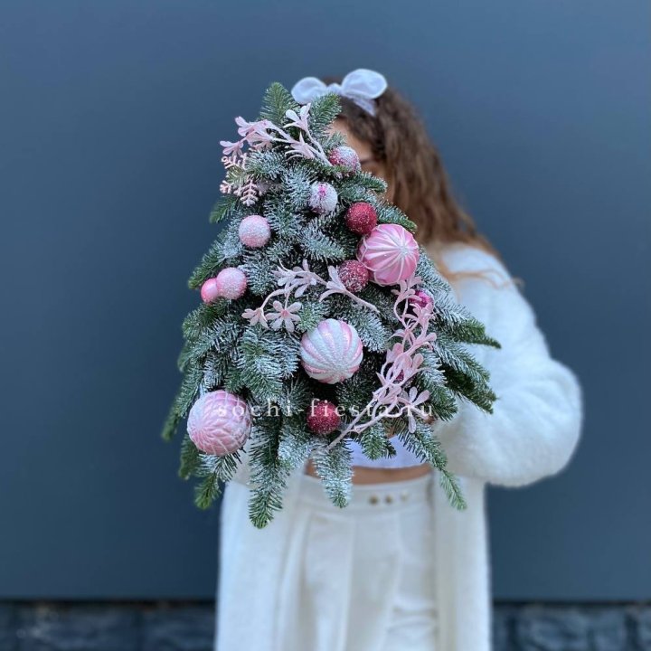 Новогодняя елочка "Розе" в Набережных Челнах