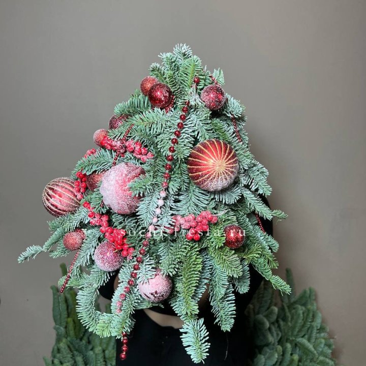 Ёлка красная в Набережных Челнах