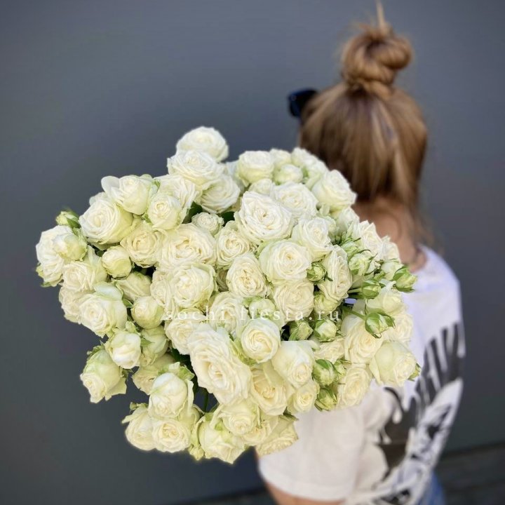 Охапка кустовых роз бомбастик  в Набережных Челнах