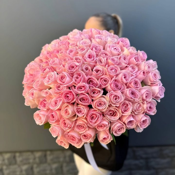 Охапка из 101 розовой розы в Набережных Челнах