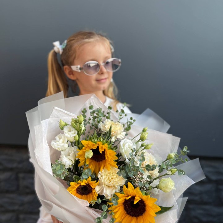  Букет  из стойких цветов с подсолнухами в Набережных Челнах