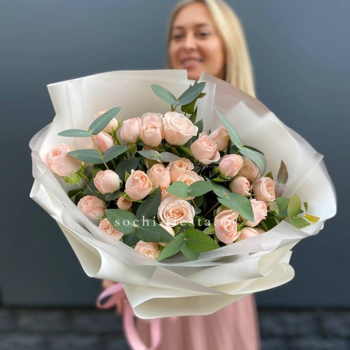 Букет кустовых роз "Фреш" с доставкой в Набережных Челнах