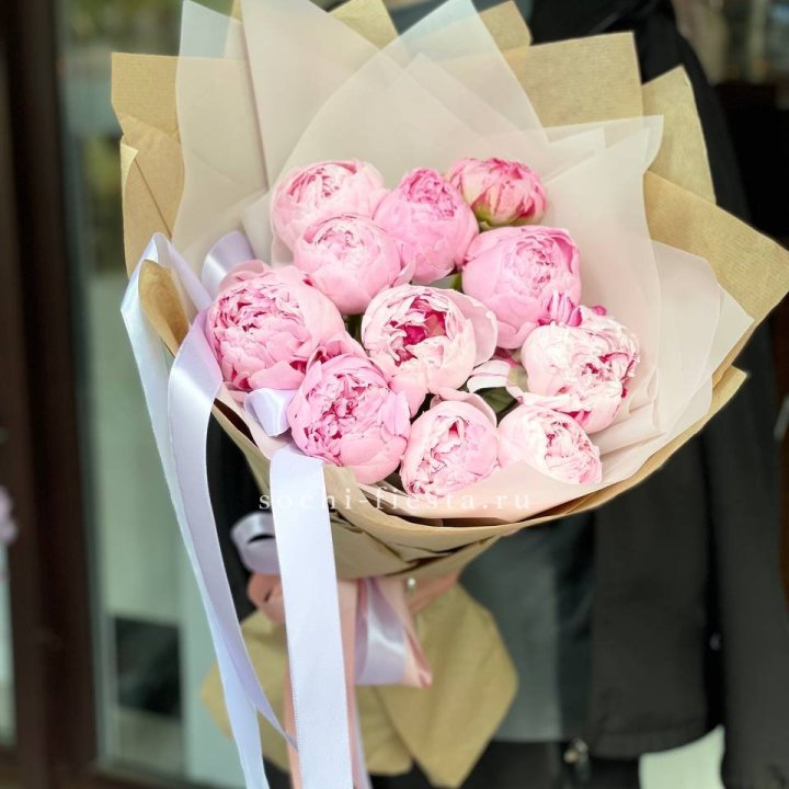 11 пионов в оформлении в Набережных Челнах