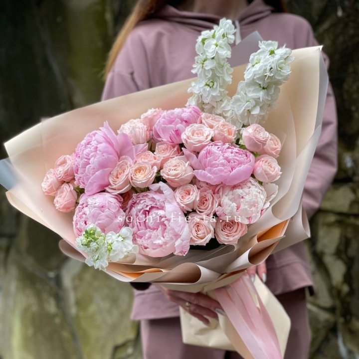 Букет с пионами №1 в Набережных Челнах