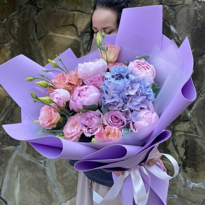 Букет с пионами "Блю логан" в Набережных Челнах