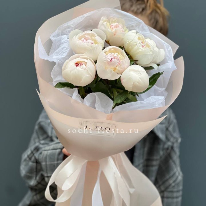 Букет белых пионов в Набережных Челнах