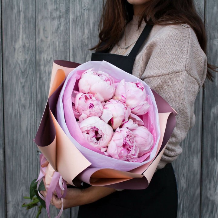 7 зефирных пионов в оформлении в Набережных Челнах