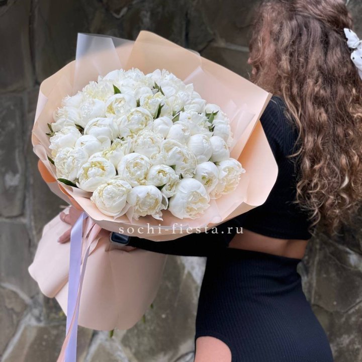 35 белых пион в Набережных Челнах