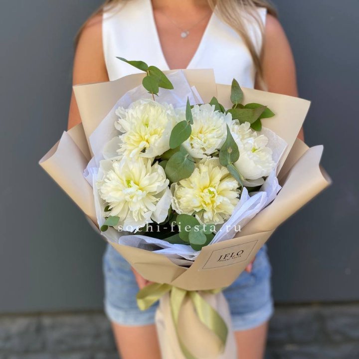  Букет белых пионов в Набережных Челнах