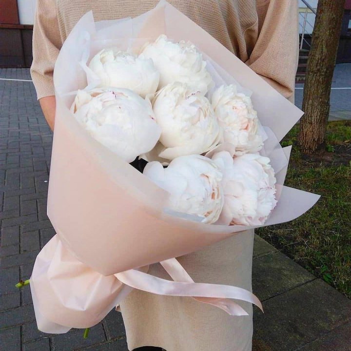 Букет белых пионов в Набережных Челнах
