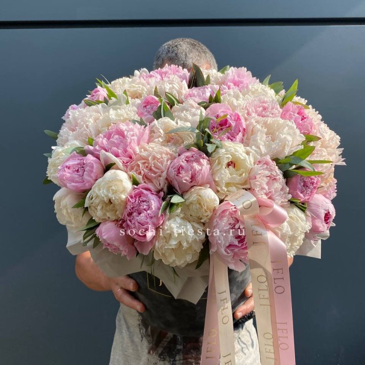 51 пионов в боксе в Набережных Челнах