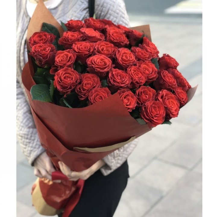 29 высоких роз  в Набережных Челнах