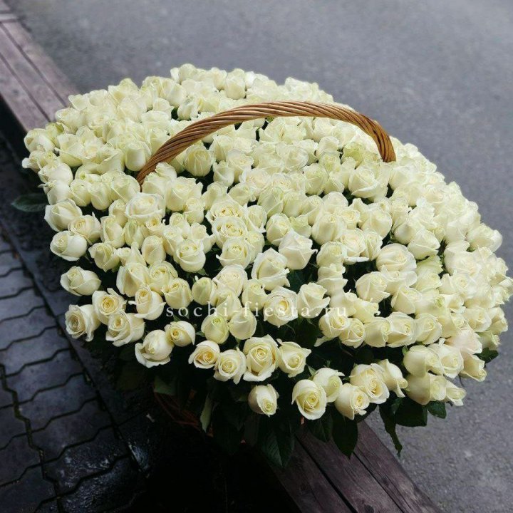 303 розы в корзине в Набережных Челнах