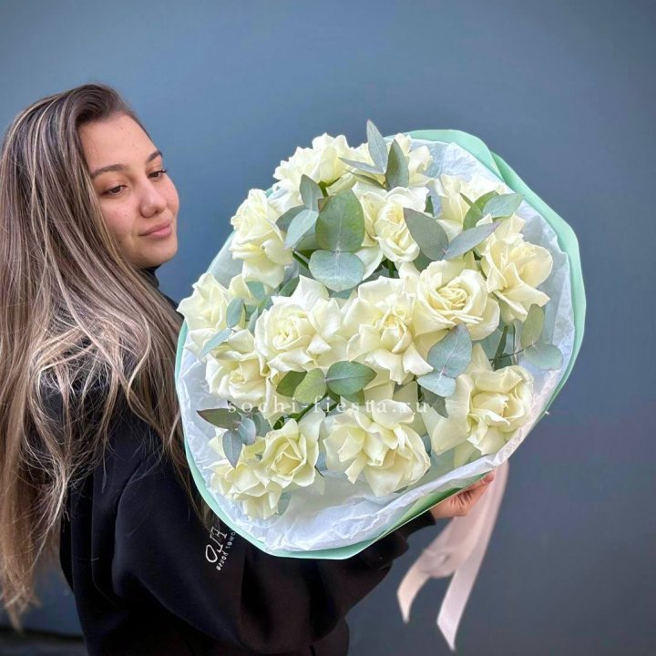15 Белых французских роз "Ноте бьянка" в Набережных Челнах