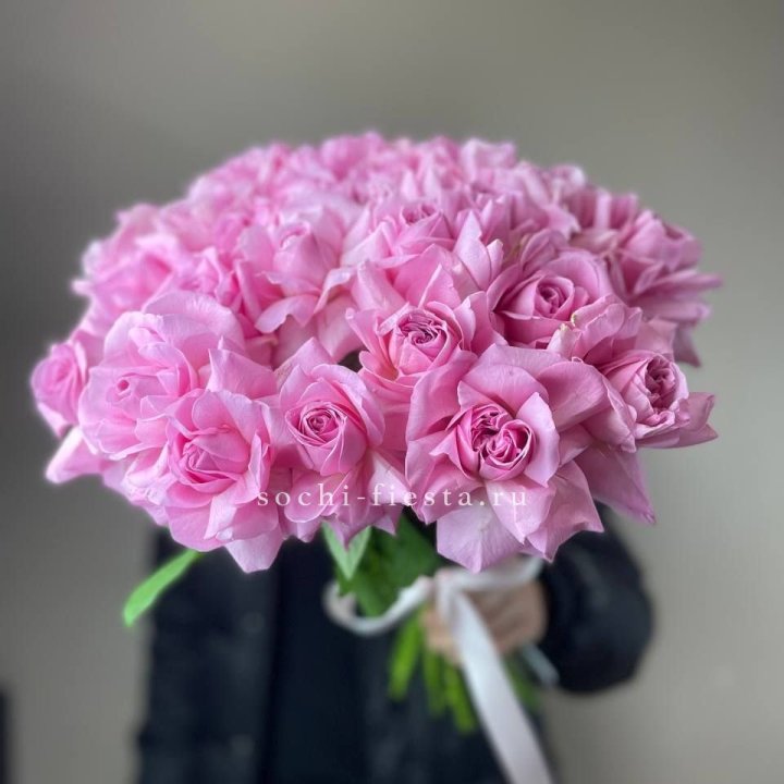 25 розовых французских роз в Набережных Челнах
