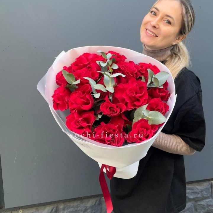 17 Красных французских роз в Набережных Челнах